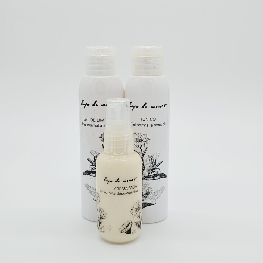 Se ven tres productos un gel de limpieza un tonico y una crema facial descongestiva todos para pieles sensibles