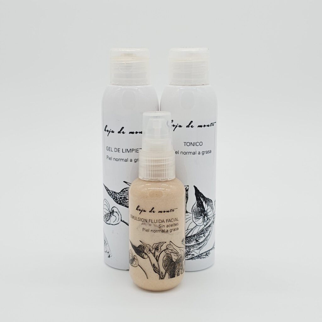 se muestran tres productos un ge de limpieza un tonico y una crema facial emulsion fluida todos para pieles jovenes grasas